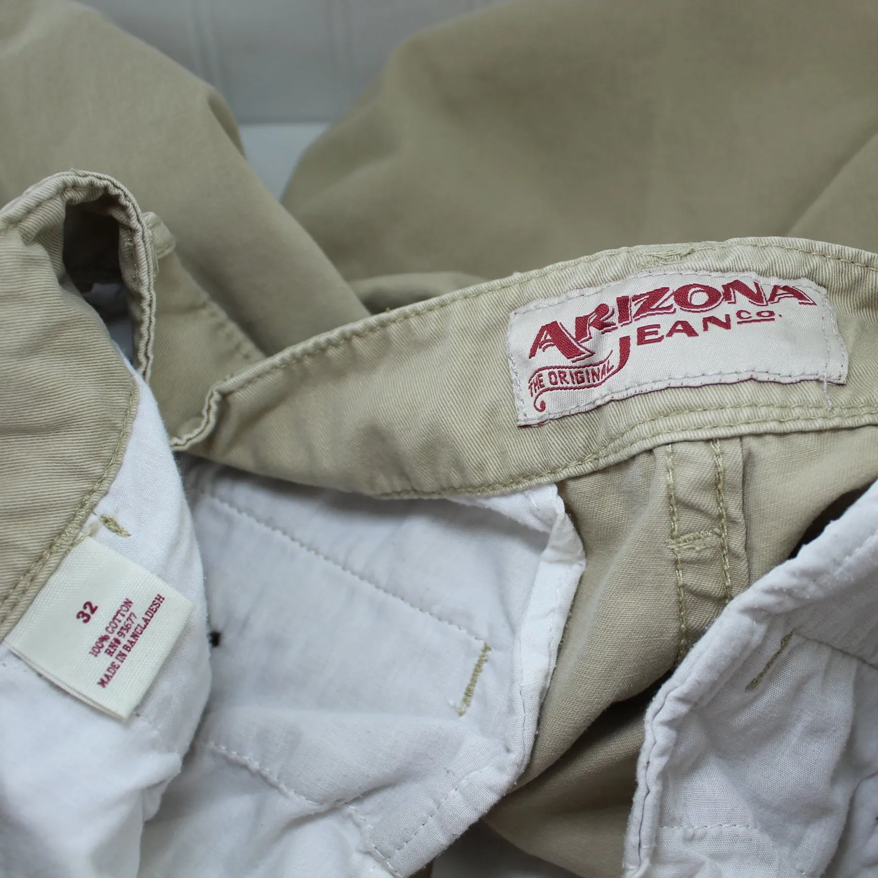 Arizona 100% Cotton Khaki Cargo Pants Size 32 Inseam 9-1/2"